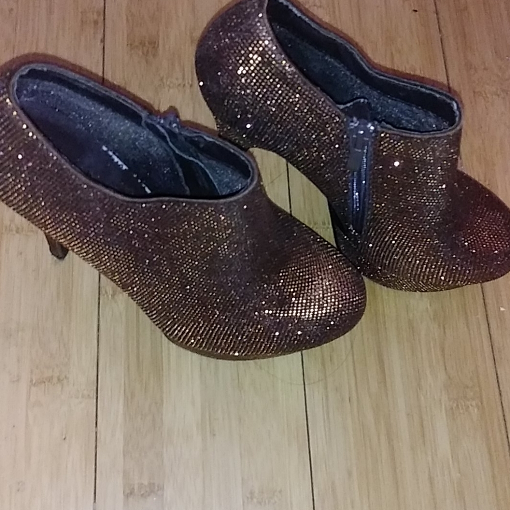 Bronzes heels